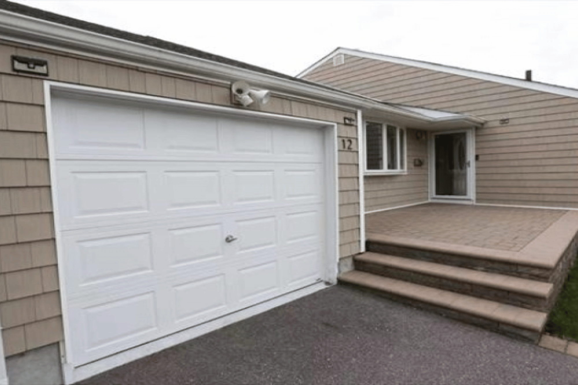 12 Thomas Drive, Babylon